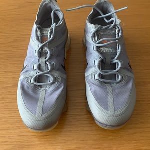 Nike Vapormax boys size 4. Gently worn.